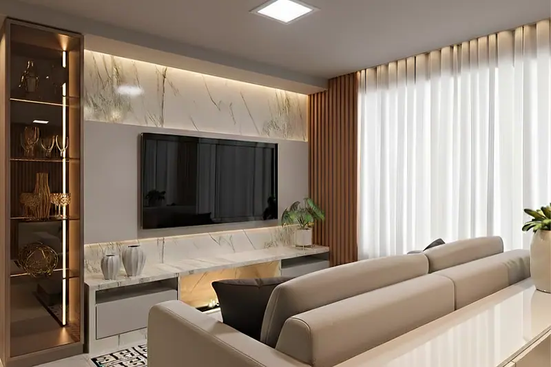 Sala de estar com painel de TV iluminado, cristaleira com LED, tampo marmorizado e painel ripado ao lado da cortina